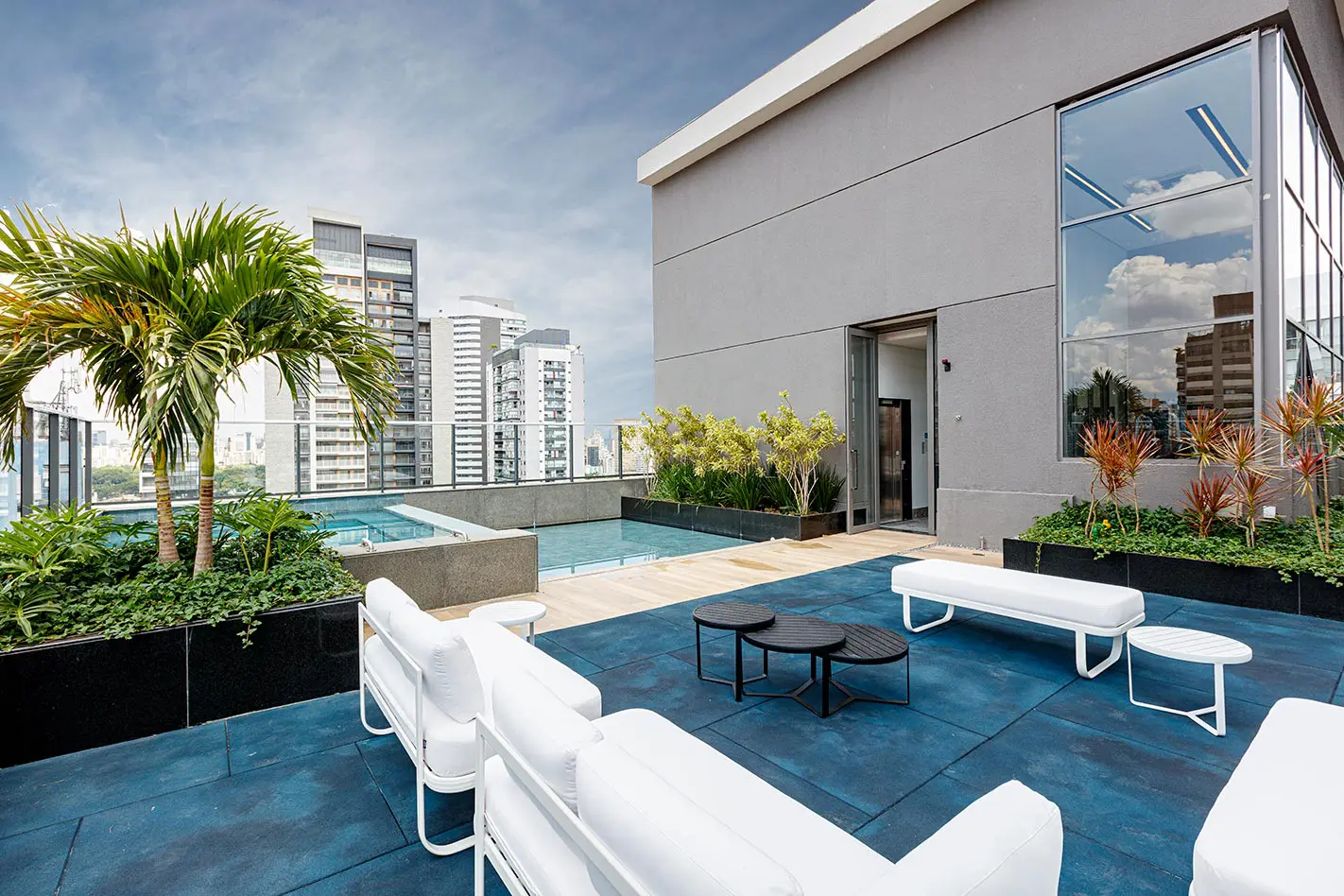 Nex One Pinheiros — Piscina