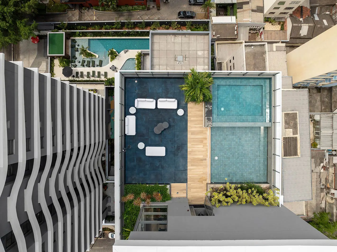 Nex One Pinheiros — Piscina